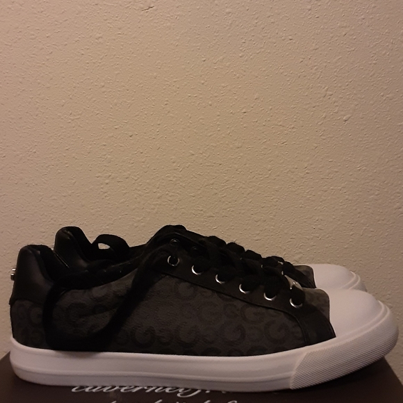Guess Shoes Size 8 Canvas Monogram Sneakers NWOT - Picture 7 of 16